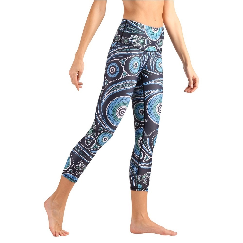 Yoga Democracy Sphere to Here Fish Crop Leggings